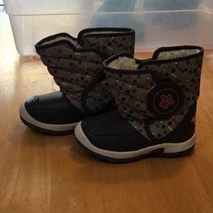 Snow boots size 7